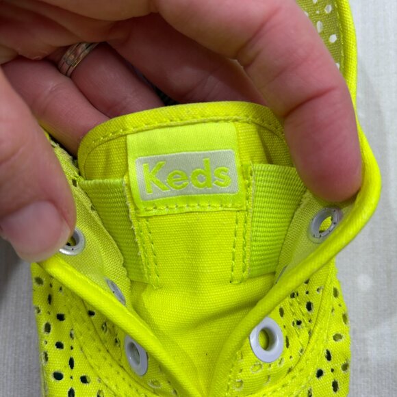 Share Keds Neon Yellow Size 7 Low Top Womens Laceless Laser Cut Sneakers Slip-On - Picture 9 of 16